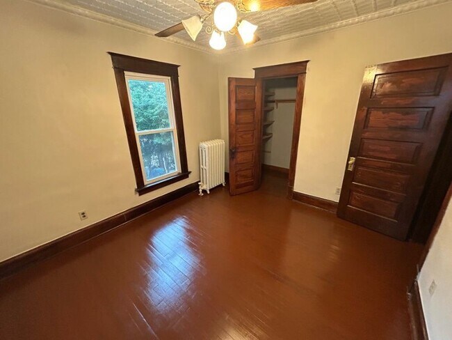 Building Photo - 1213 S 72nd St