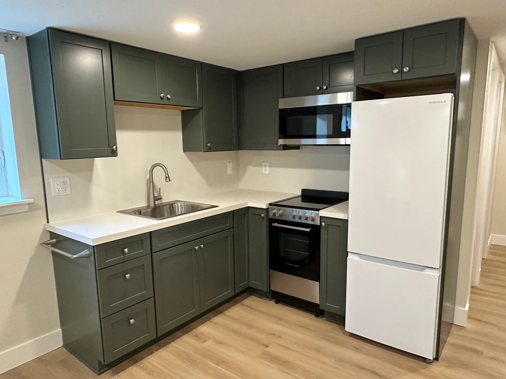 Building Photo - 2412 Columbia St SW