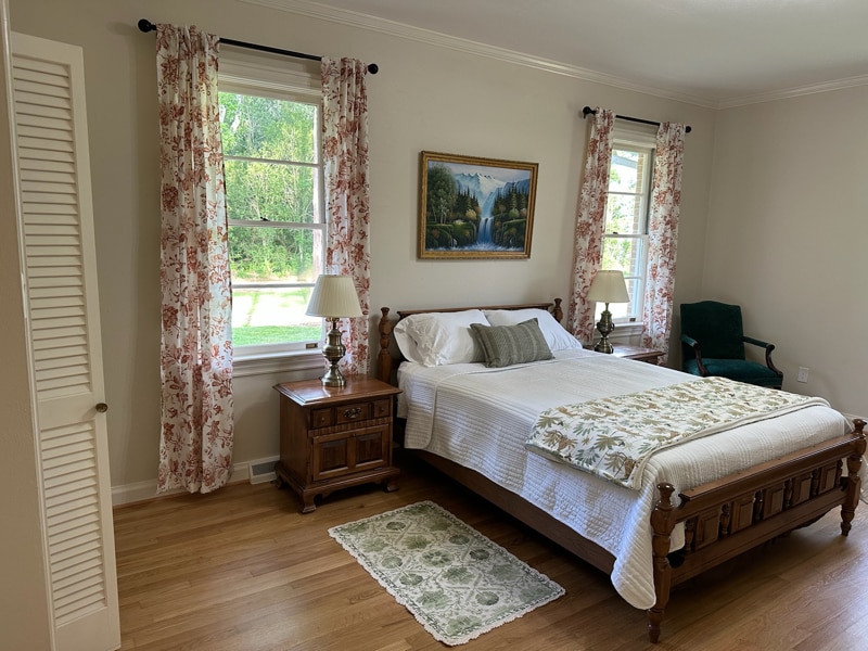 Building Photo - 305 S Laurel St