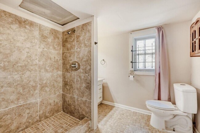 Building Photo - 3160 Kipling Dr