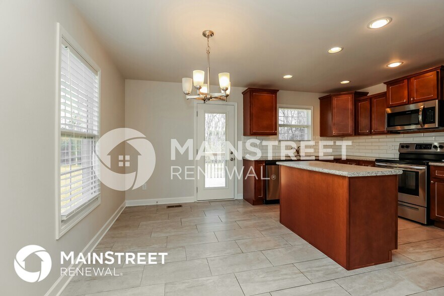 Building Photo - 460 Heatherwood Dr