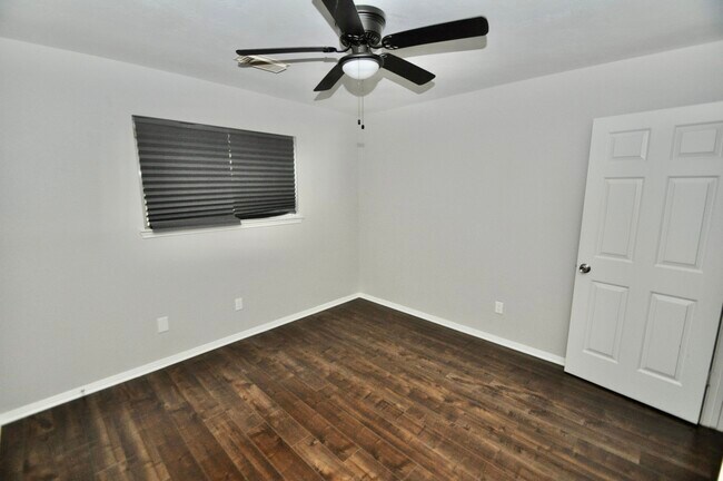 Building Photo - 8819 Hedgestone Ct
