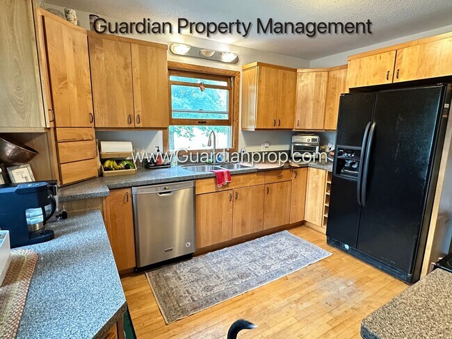 Building Photo - Minnetonka Single Family Home, Corner Lot, Dishwasher, W/D, 1 Car Garage