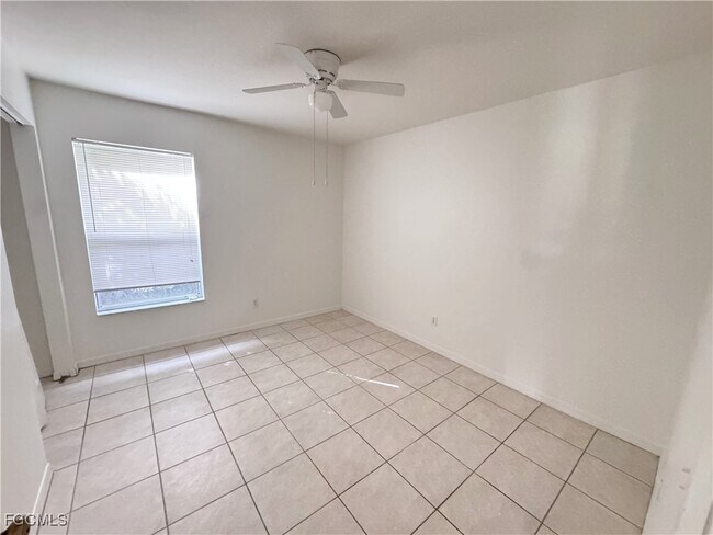 Building Photo - 2046 NE 6th St