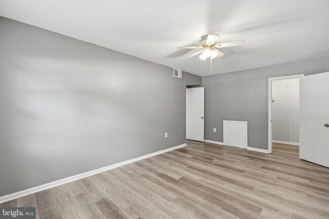 Building Photo - 9453 Fairfax Blvd