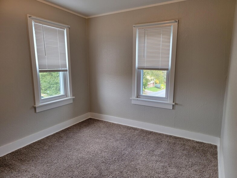 Building Photo - 124 Michters Rd