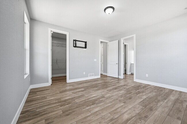 Building Photo - $3,240.95, $300 off the first month's rent, 3 Beds - 2 Bath, Single Family Home in Dacono with 3-...