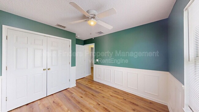 Building Photo - 13290 Pacemaker Dr