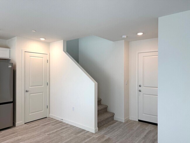 Building Photo - 2024 Shady Tree Cir