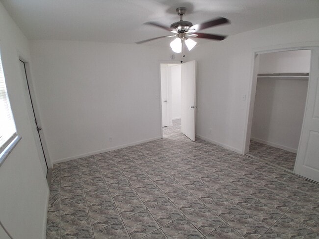 Building Photo - 4130 SW 24th Ct