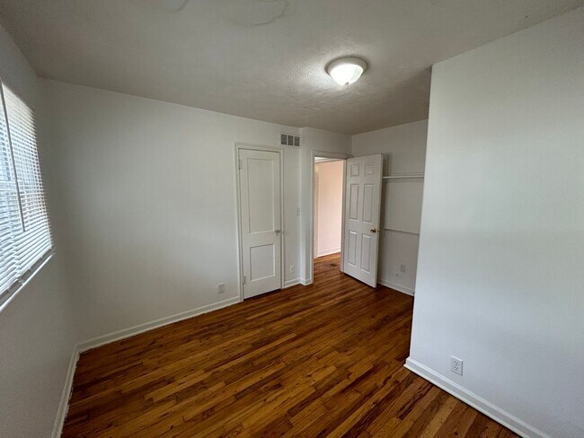 Building Photo - 6 month lease-3335 P Street-3bed/2bath