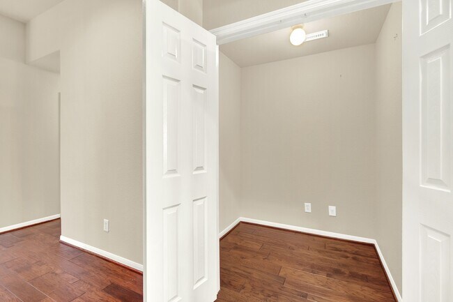 Building Photo - 9226 Fernwillow Dr