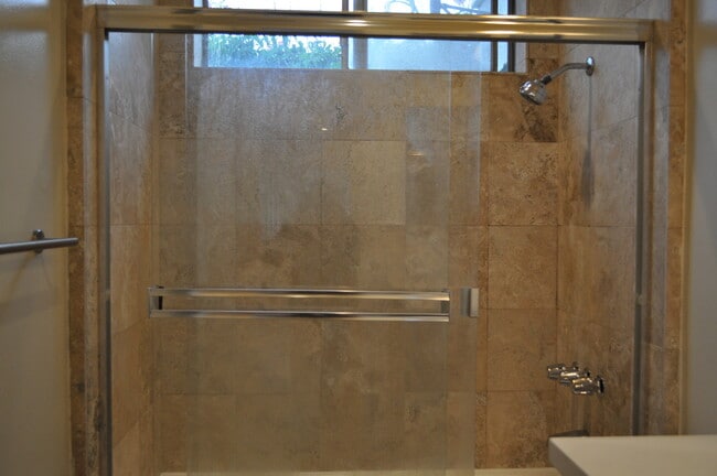 Interior Photo - 420 Raymond Ave