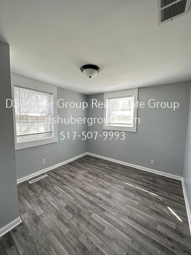 Building Photo - 5400 Maple Ridge Rd