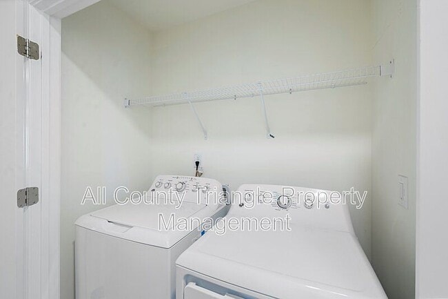 Building Photo - 2105 Nandina Trl