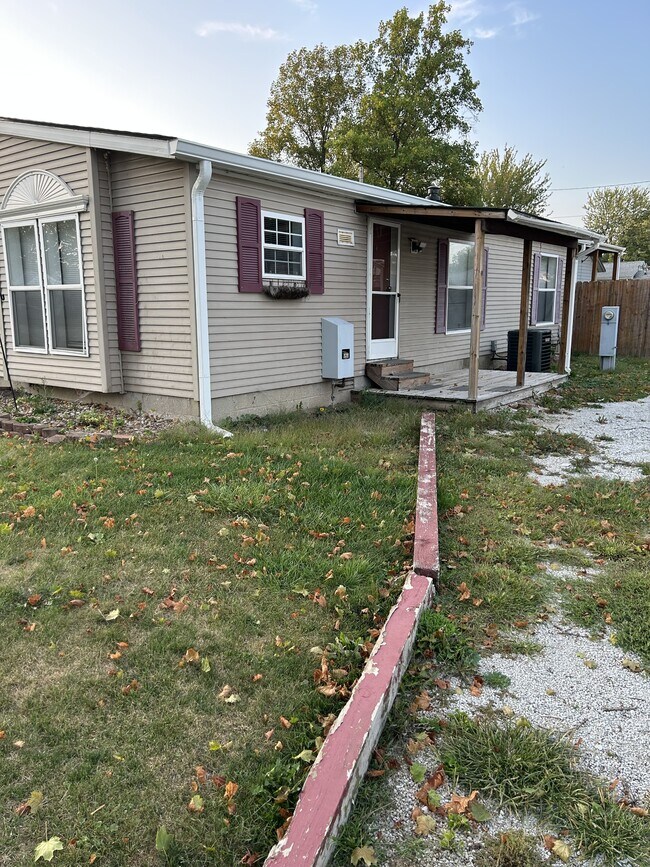 Building Photo - 710 E Morgan St