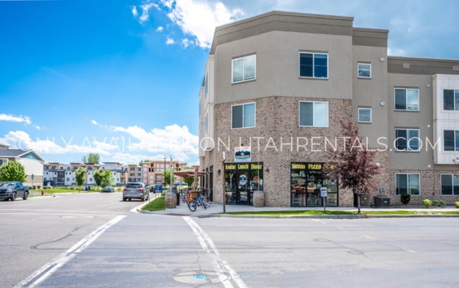 Building Photo - 722 E 500 S