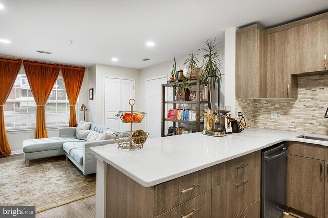 Building Photo - 645 Constellation Square SE