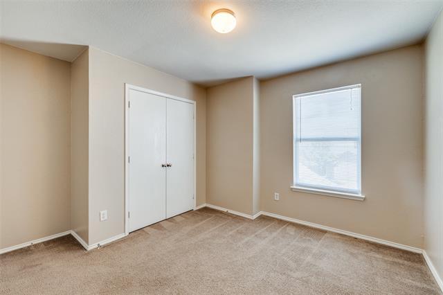 Building Photo - 2326 Kingsway Dr