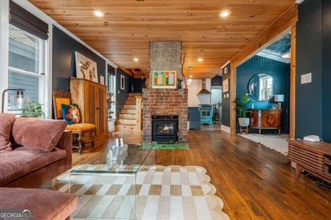 Building Photo - 154 Savannah St SE