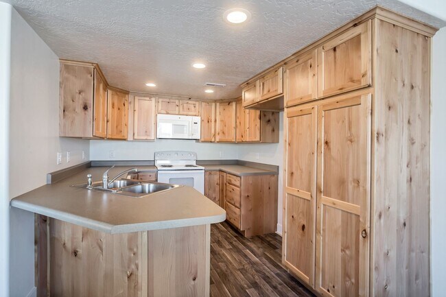 Building Photo - 832-834 Lennox St