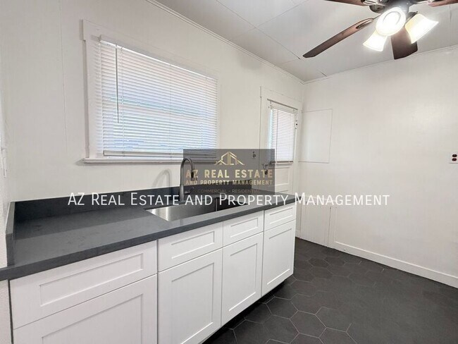 Building Photo - 3809 N 9th Pl