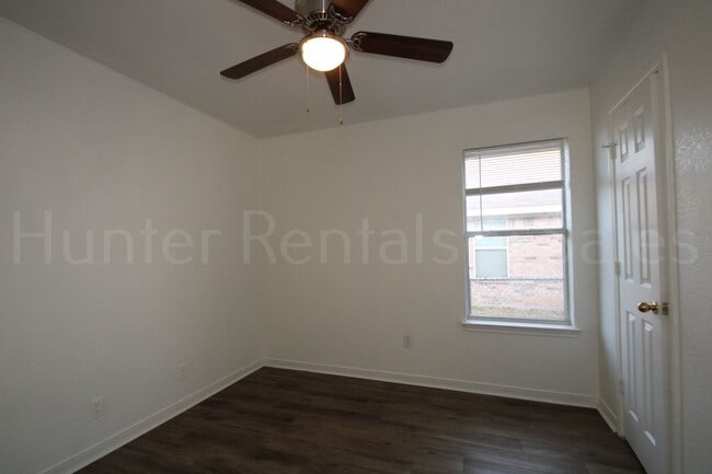 Building Photo - New Fence!