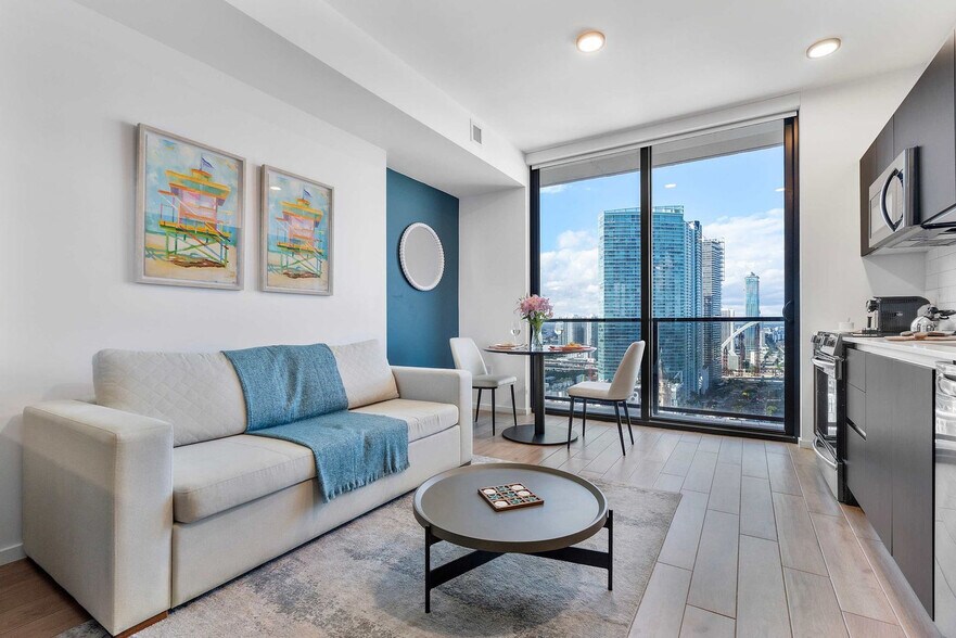 Building Photo - 398 NE 5th St