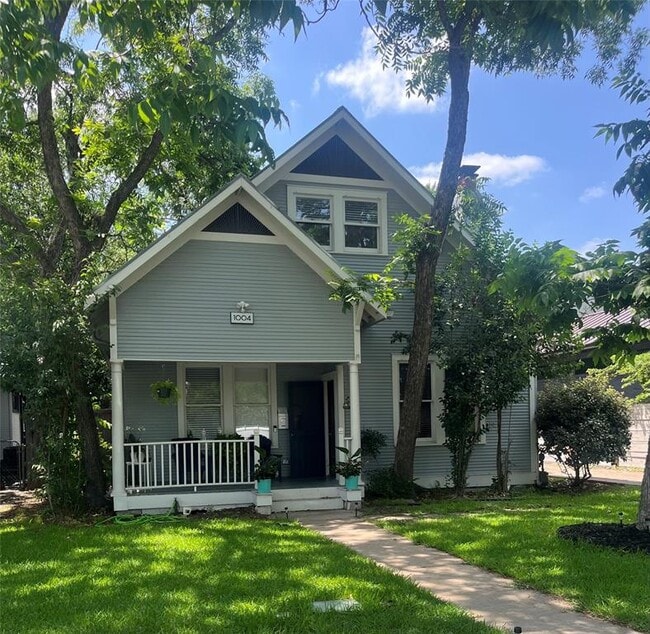 Primary Photo - 1004 Elm St