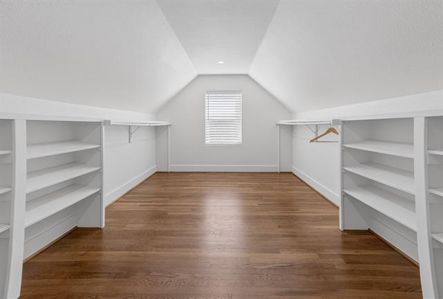 Building Photo - 2560 Rogers Ave