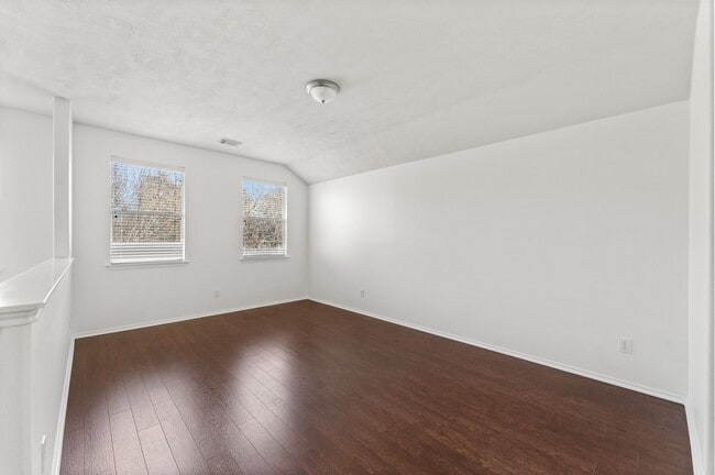 Building Photo - 6 Druids Glen Pl