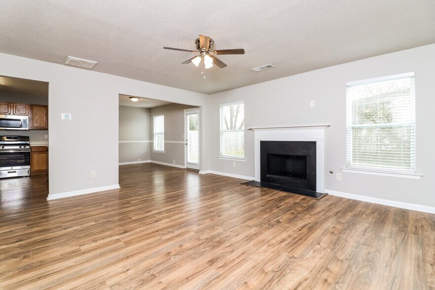 Building Photo - 2009 Rolling Meadows Rd