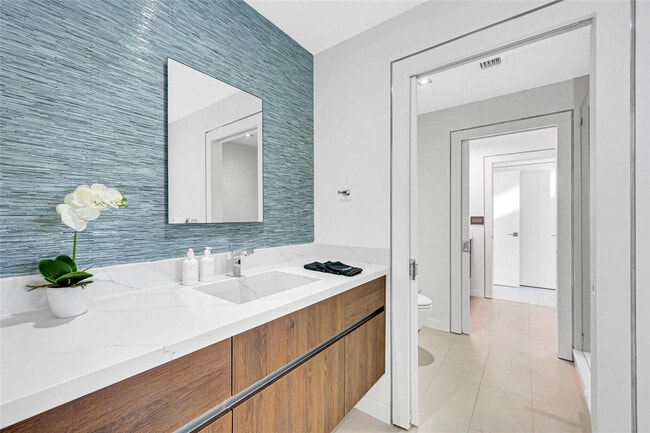 Building Photo - 1430 S Ocean Dr