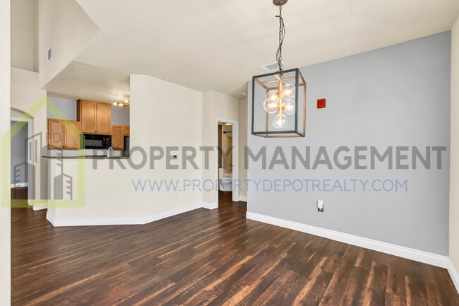 Building Photo - Spacious 2 (or 3!) Bed Condo in Gated Community