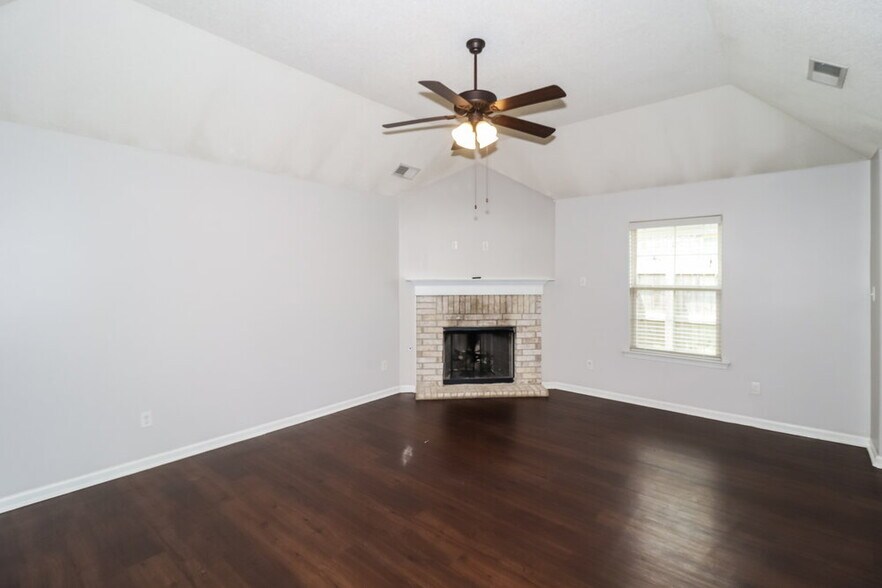 Building Photo - 9450 Darren Cir S