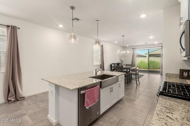 Building Photo - 3022 Hayden Rose Ave