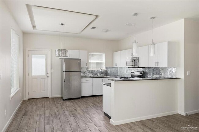 Building Photo - 1716 W Garrison Dr