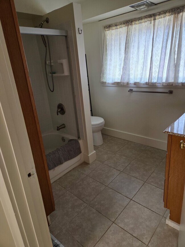 Building Photo - Spacious 4-Bedroom Home in the Heart of Kellogg