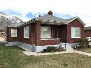 Building Photo - Carlson Duplex