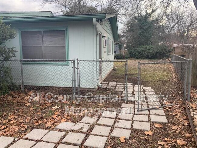 Building Photo - 609 Bissonet Ln