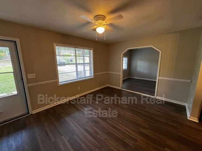 Building Photo - 5615 Buxton Dr