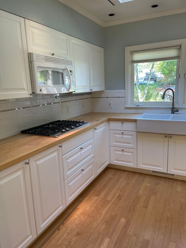 Building Photo - CHARMING MULTNOMAH VILLAGE CUSTOM HOME AVA...
