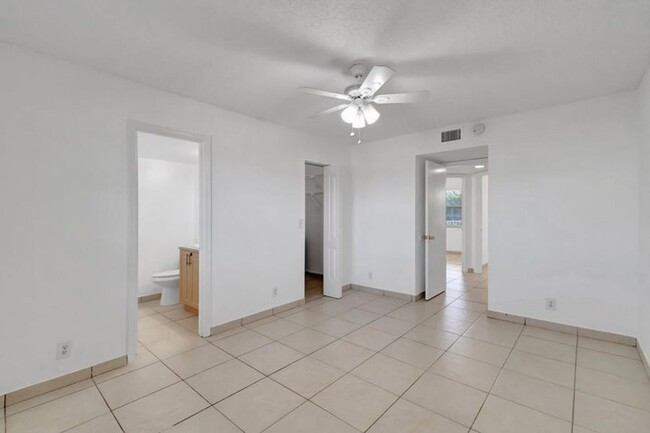 Building Photo - 8431 Royal Palm Blvd