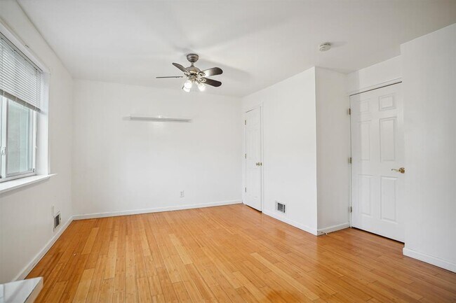 Building Photo - 292 New York Ave