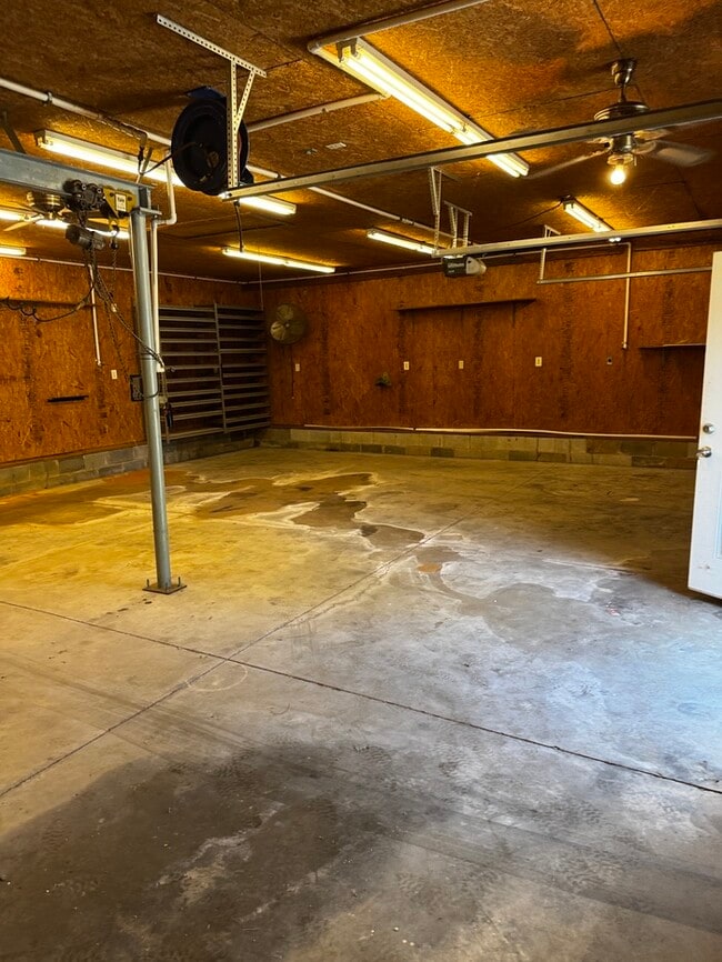 Building Photo - 5667 Turner Dr