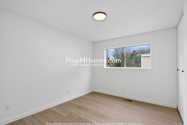 Building Photo - Updated Second-Story Two Bedroom Home In Beaverton!