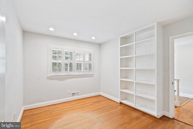 Building Photo - 7732 Canal Ct