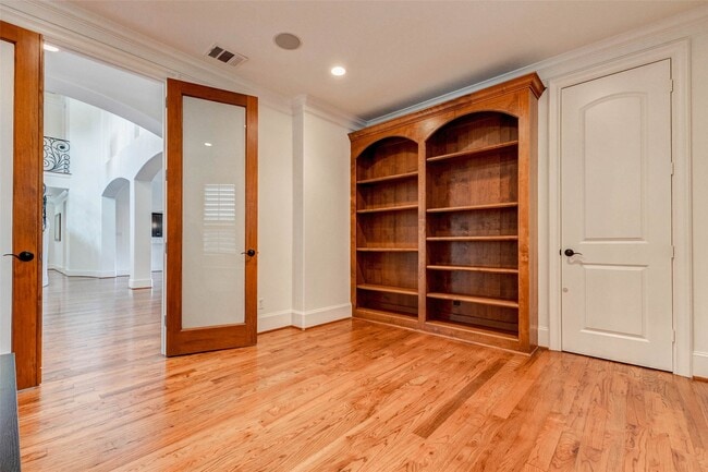 Building Photo - 5410 Valerie St