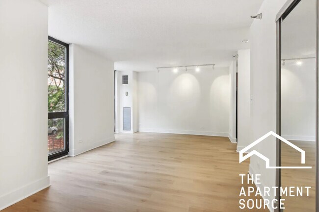 Building Photo - 1000 N La Salle Dr