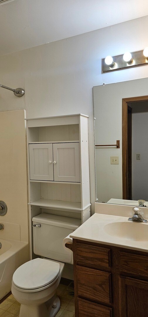 Building Photo - 301 Village Creek Dr